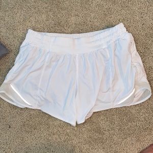 Lululemon size 8 hottie hot length 4 inc